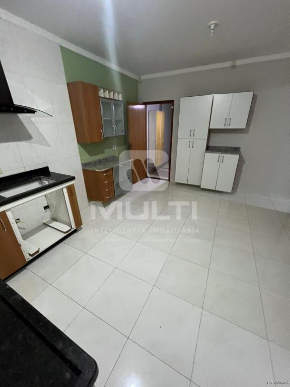 Casa à venda com 3 quartos, 170m² - Foto 4