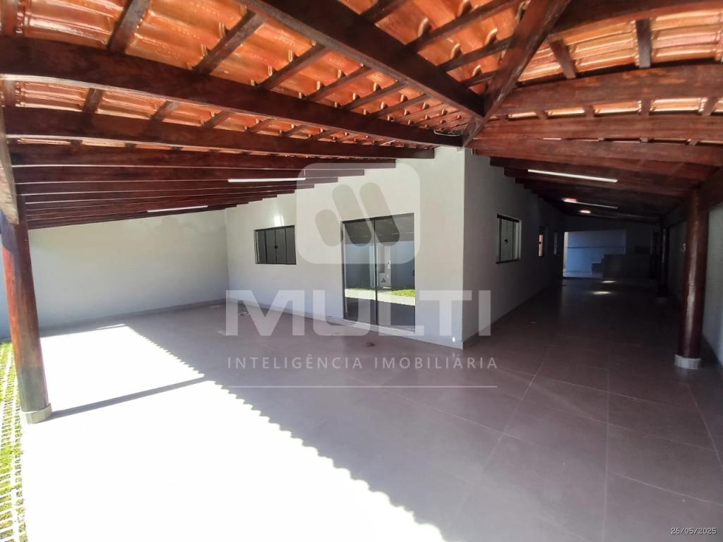 Casa à venda com 4 quartos, 250m² - Foto 2