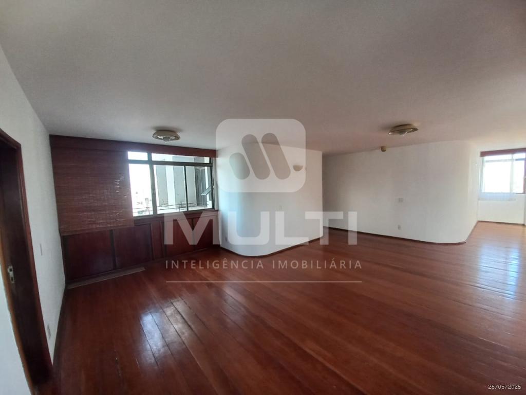 Apartamento à venda com 3 quartos, 166m² - Foto 2