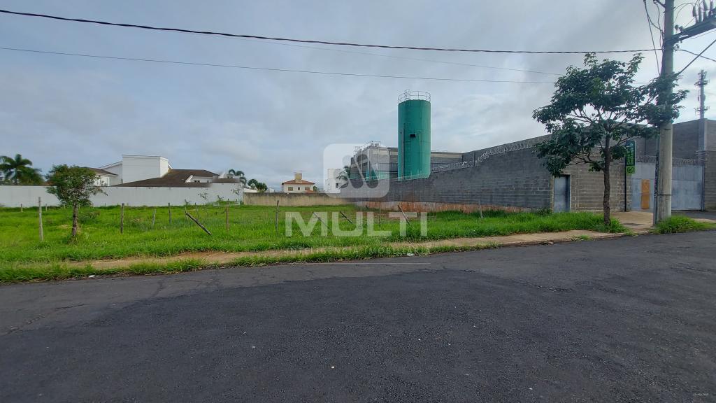 Terreno à venda com 1 quarto, 1000m² - Foto 1