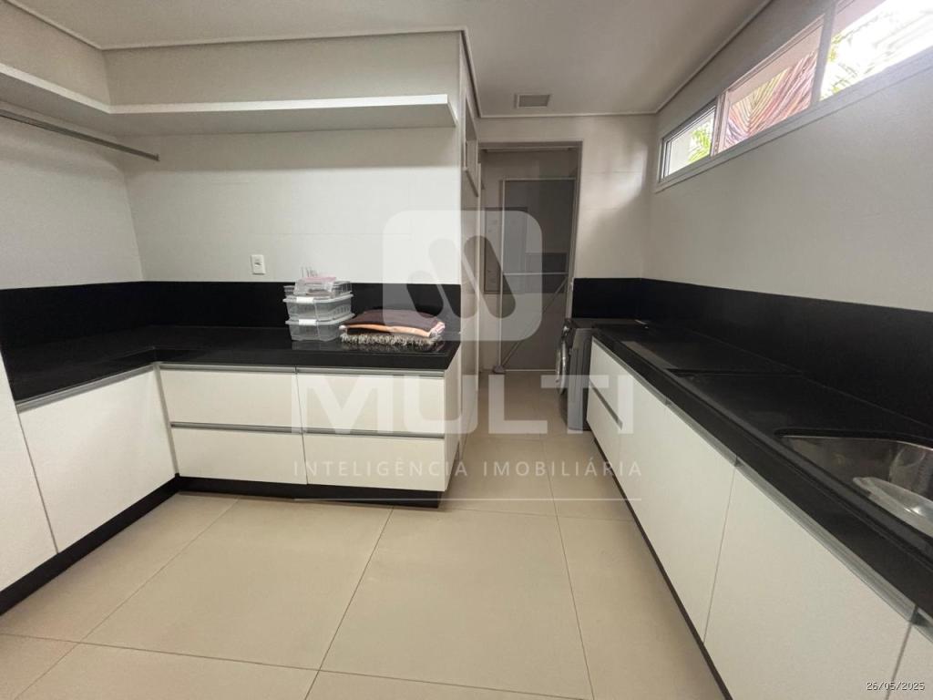 Casa de Condomínio à venda com 4 quartos, 425m² - Foto 8