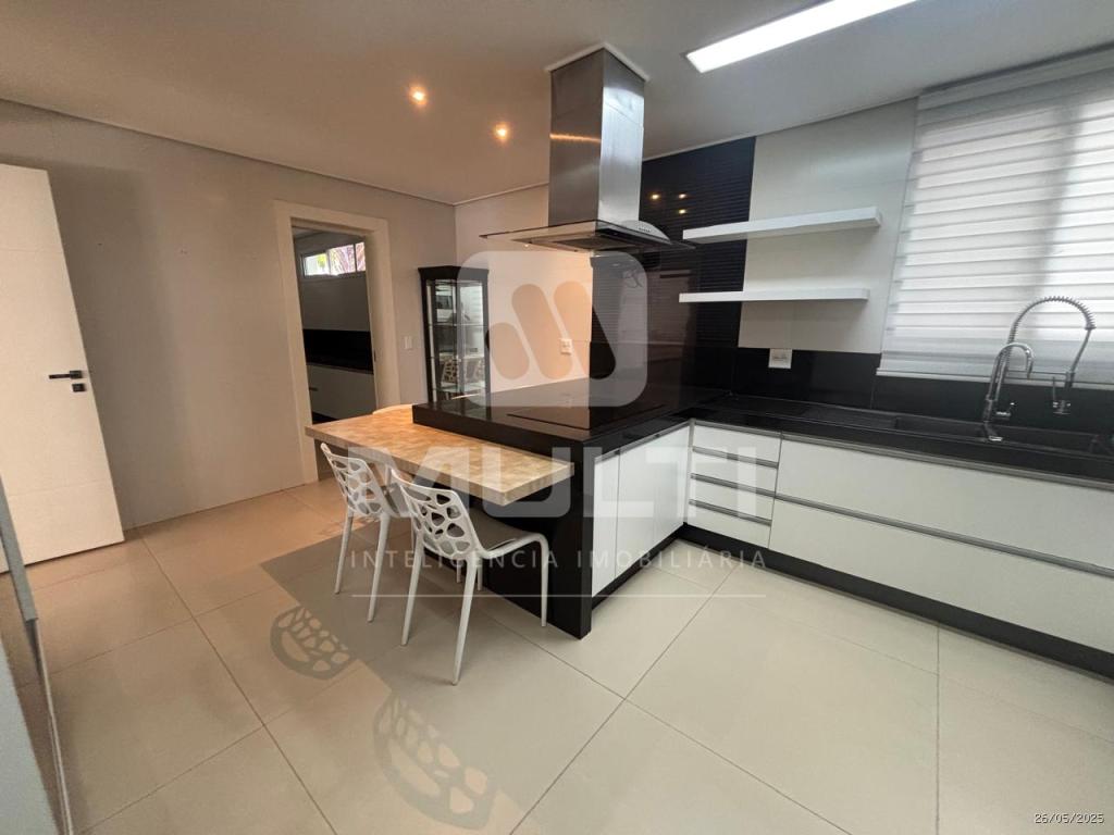 Casa de Condomínio à venda com 4 quartos, 425m² - Foto 9
