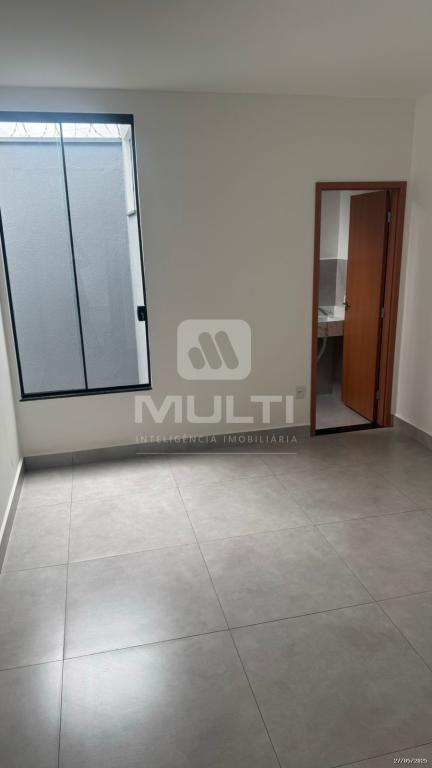 Casa à venda com 2 quartos, 58m² - Foto 3