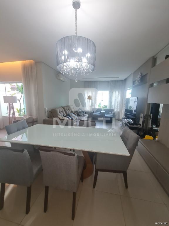 Casa à venda com 5 quartos, 297m² - Foto 4