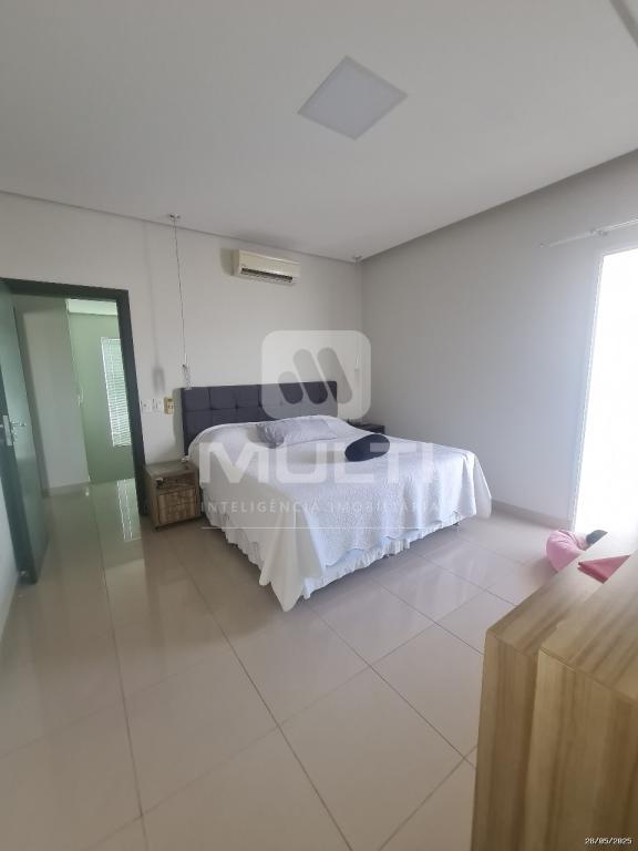 Casa à venda com 5 quartos, 297m² - Foto 9