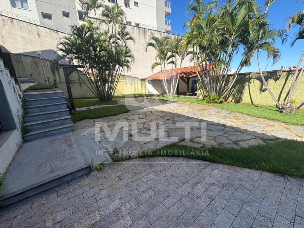 Casa à venda com 3 quartos, 351m² - Foto 7