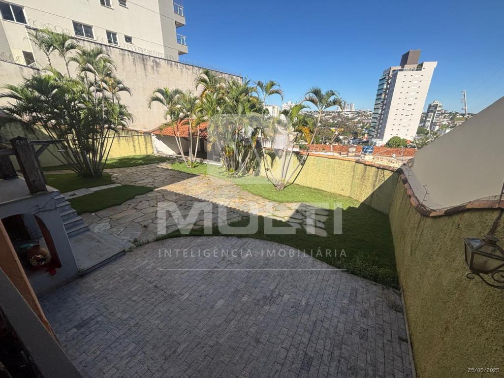 Casa à venda com 3 quartos, 351m² - Foto 8
