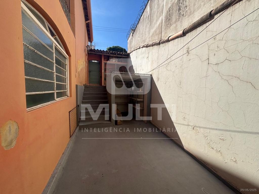 Casa à venda com 3 quartos, 351m² - Foto 21