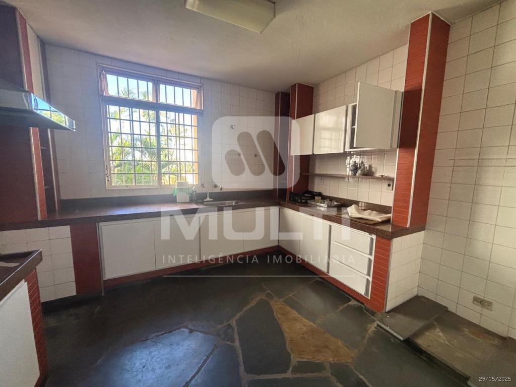 Casa à venda com 3 quartos, 351m² - Foto 29