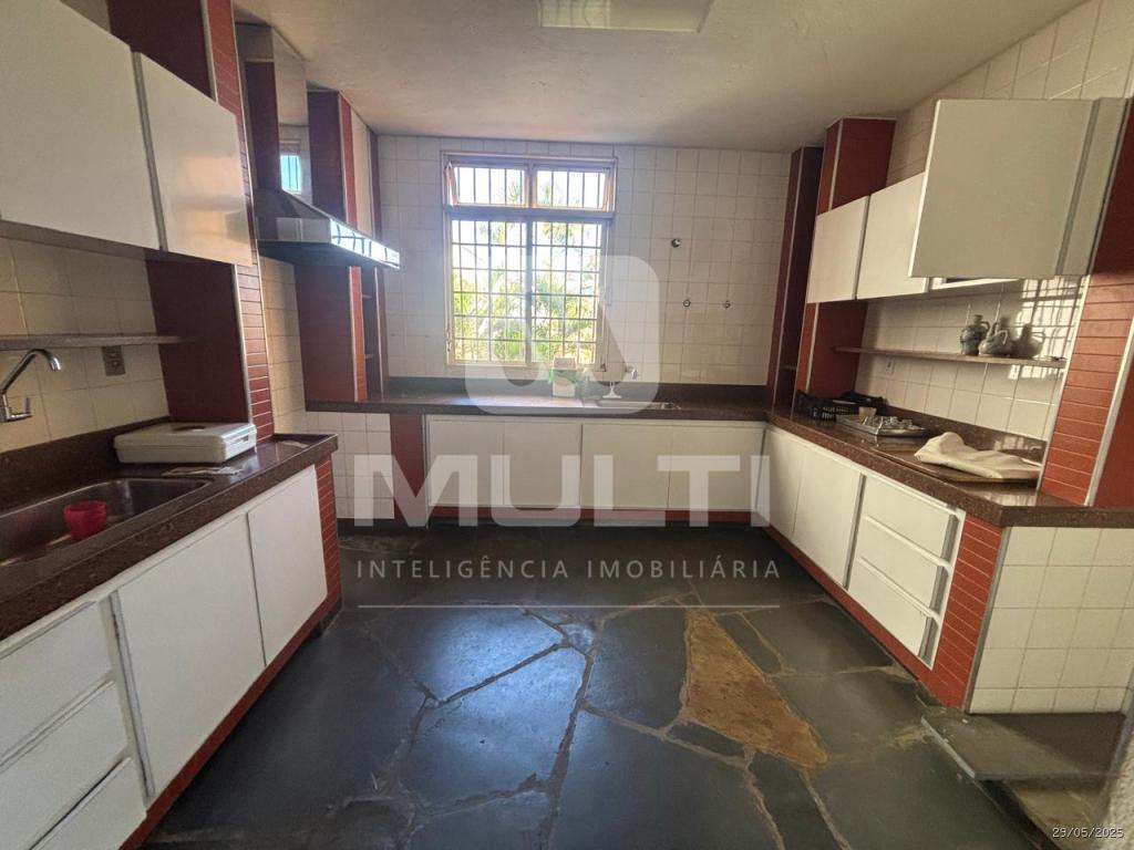 Casa à venda com 3 quartos, 351m² - Foto 30
