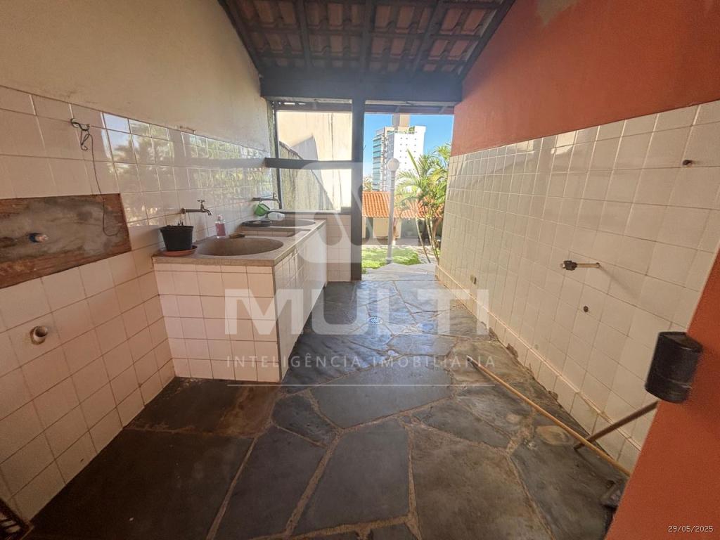 Casa à venda com 3 quartos, 351m² - Foto 59