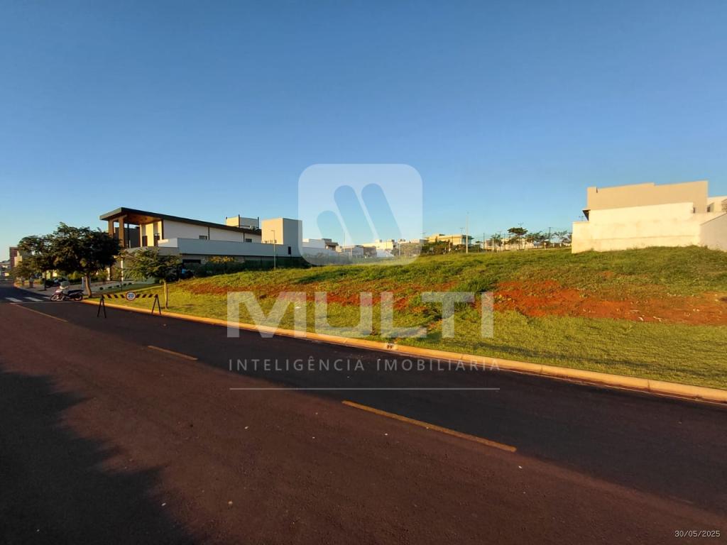 Terreno à venda com 1 quarto, 396m² - Foto 1