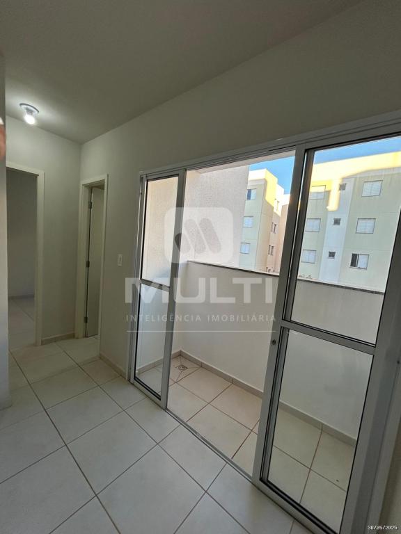 Apartamento à venda com 2 quartos, 45m² - Foto 2