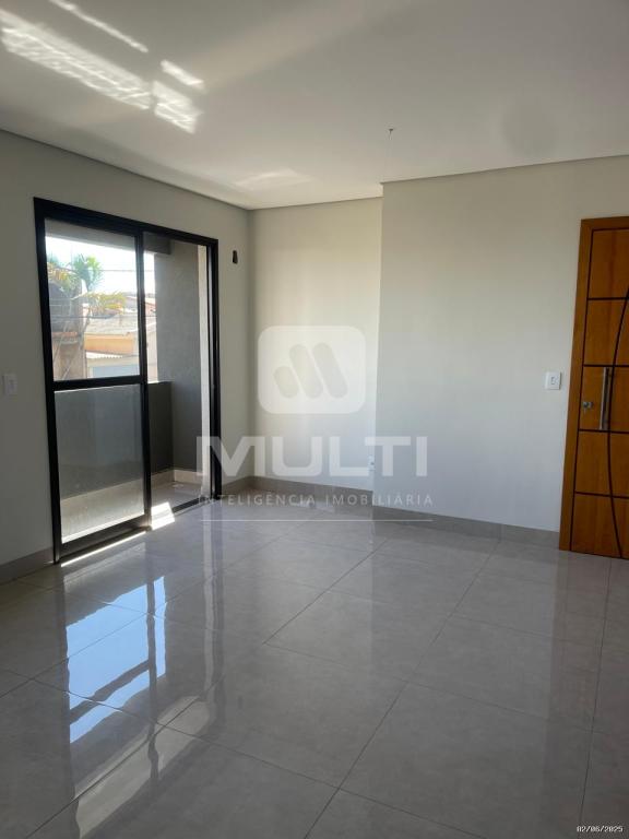 Apartamento à venda com 3 quartos, 80m² - Foto 2