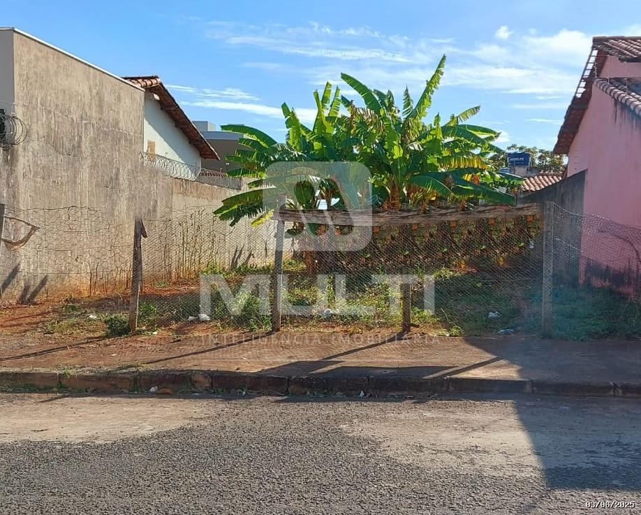 Terreno à venda com 1 quarto, 300m² - Foto 1
