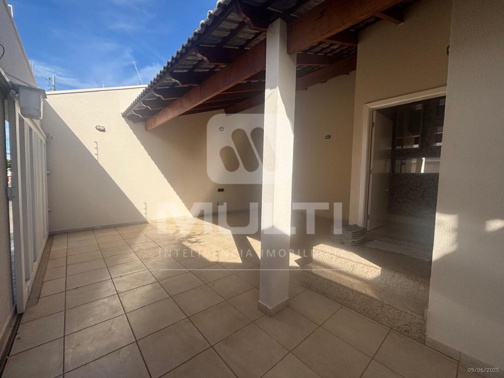 Casa à venda com 3 quartos, 200m² - Foto 2