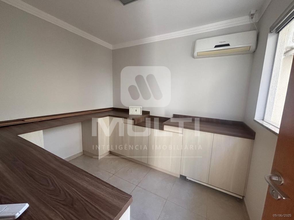 Casa à venda com 3 quartos, 200m² - Foto 32