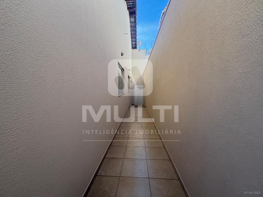 Casa à venda com 3 quartos, 200m² - Foto 35