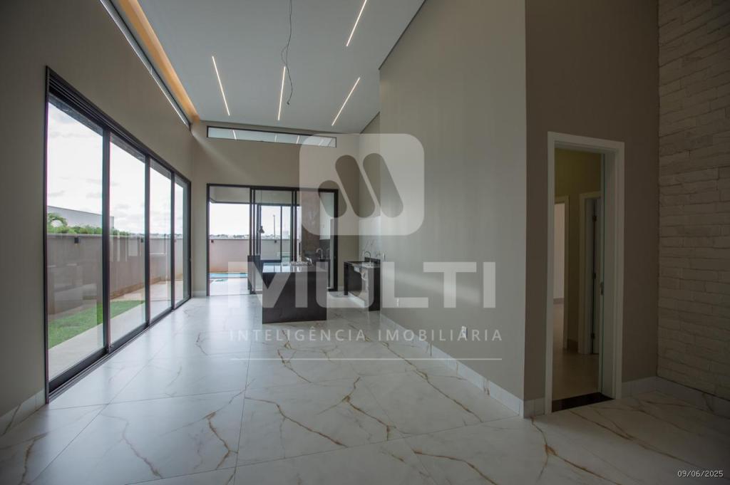 Casa de Condomínio à venda com 3 quartos, 233m² - Foto 2