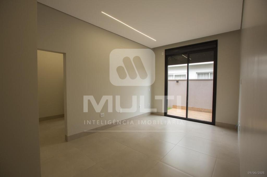 Casa de Condomínio à venda com 3 quartos, 233m² - Foto 3