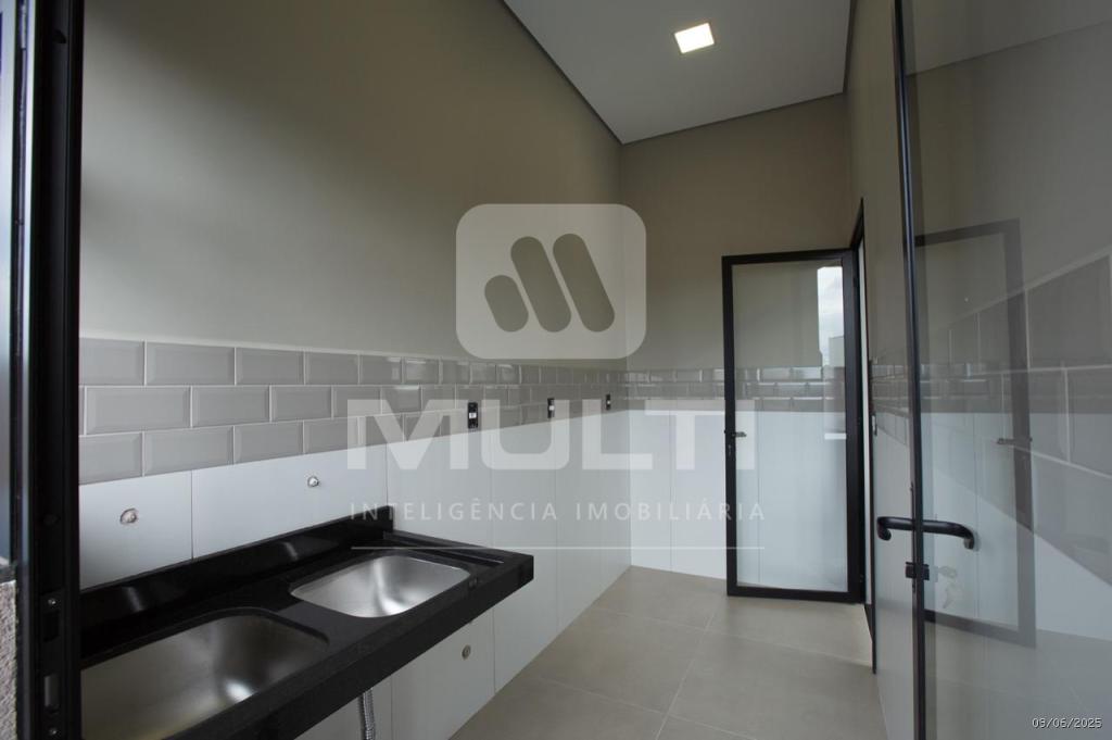 Casa de Condomínio à venda com 3 quartos, 233m² - Foto 4
