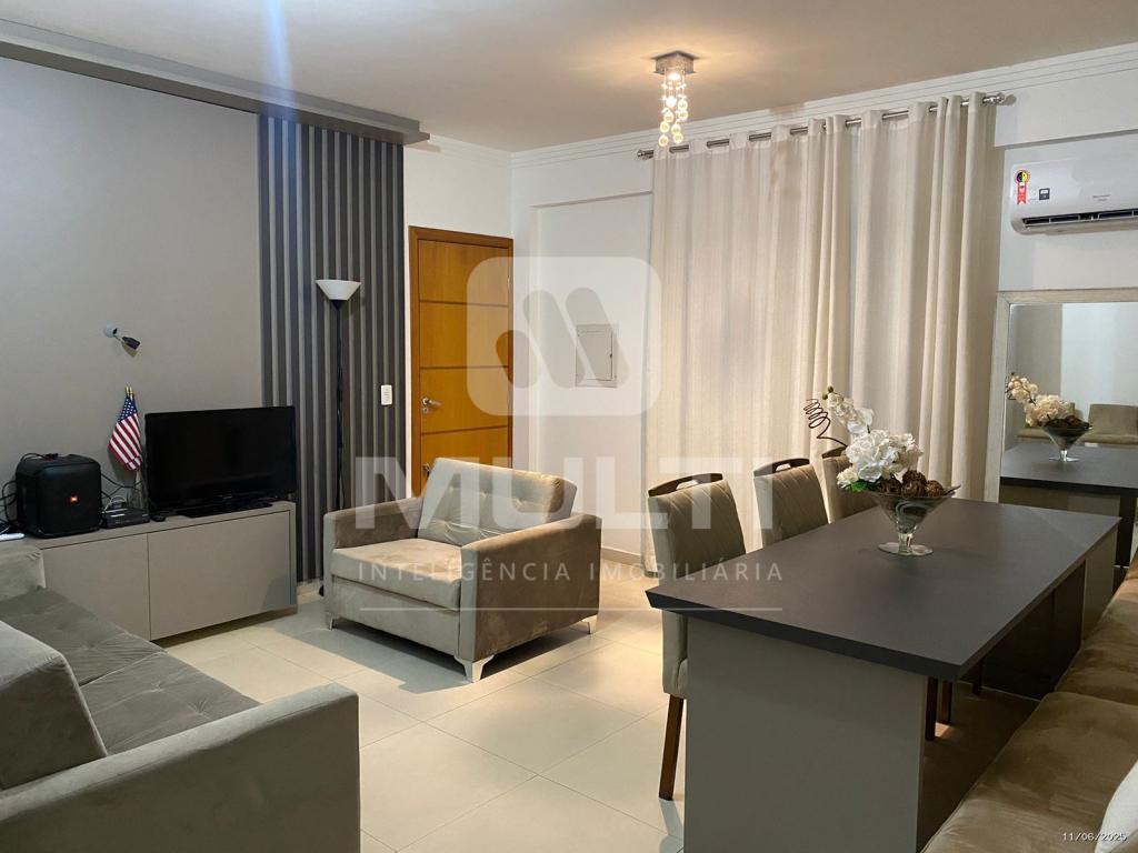 Apartamento à venda com 3 quartos, 76m² - Foto 2
