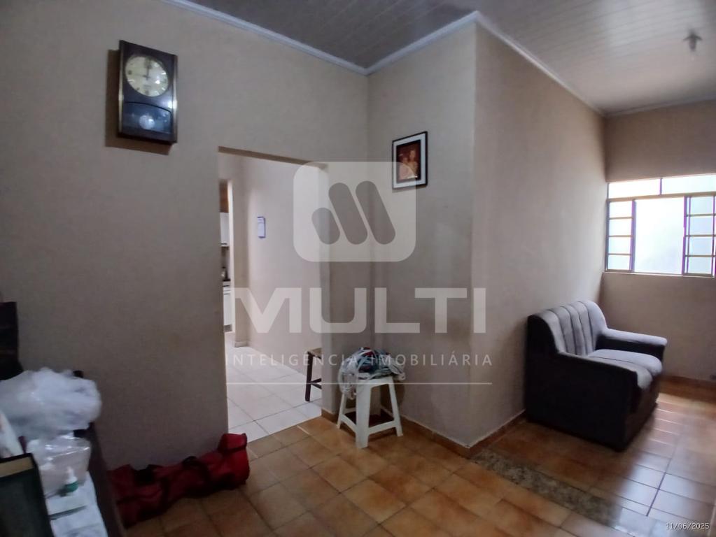 Casa à venda com 3 quartos, 200m² - Foto 2