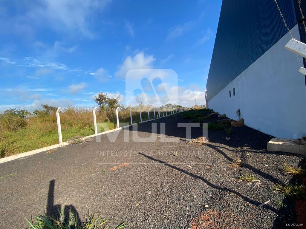 Casa à venda com 1 quarto, 711m² - Foto 2