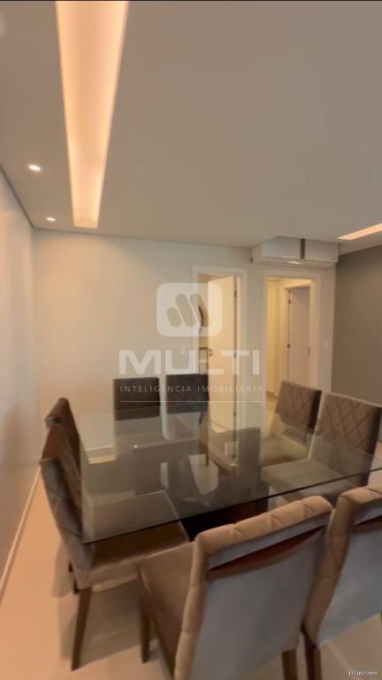 Apartamento à venda com 3 quartos, 110m² - Foto 2