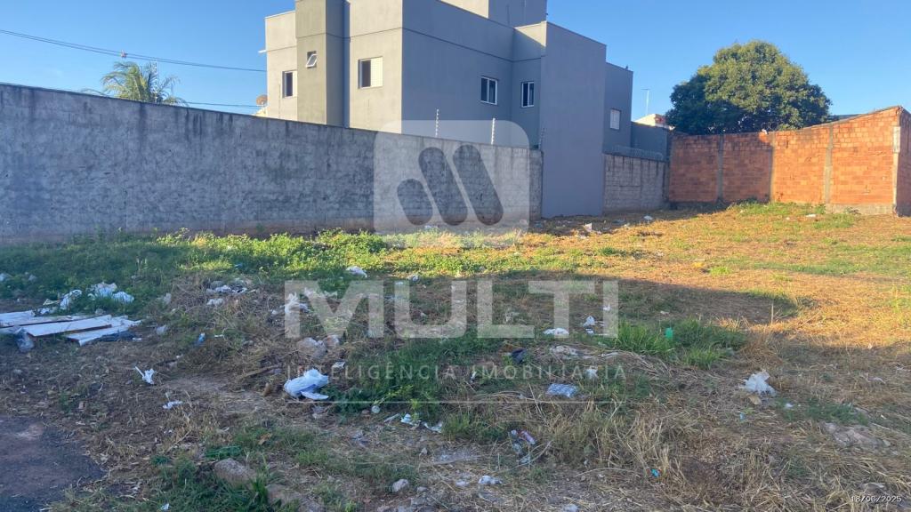 Terreno à venda com 1 quarto, 307m² - Foto 1