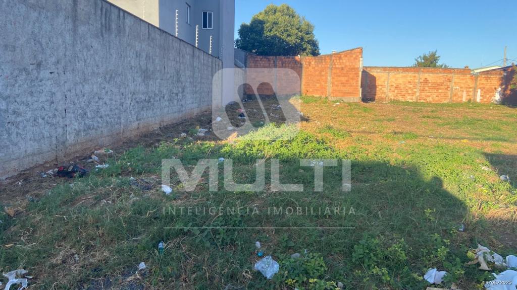 Terreno à venda com 1 quarto, 307m² - Foto 2