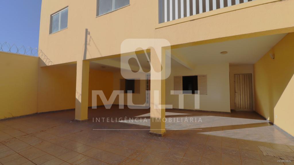 Casa, 5 quartos, 237 m² - Foto 1