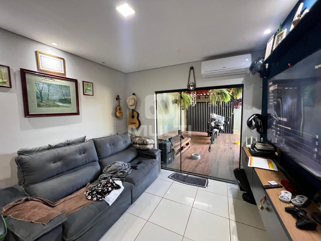Casa à venda com 2 quartos, 57m² - Foto 1