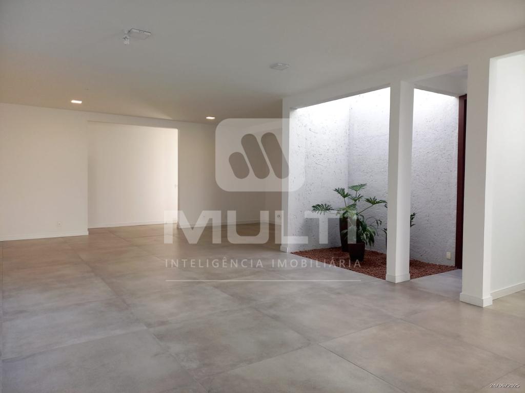 Casa à venda com 3 quartos, 287m² - Foto 8