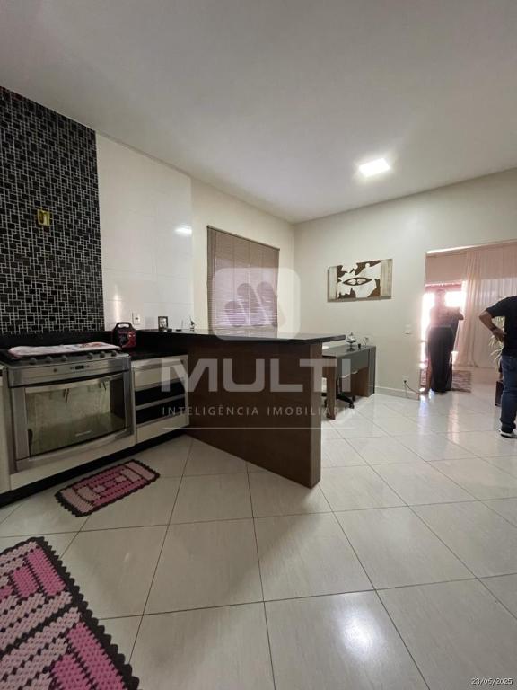 Casa à venda com 3 quartos, 180m² - Foto 4