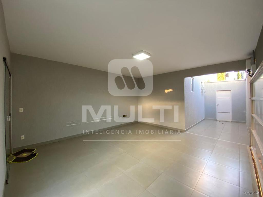 Casa à venda com 3 quartos, 200m² - Foto 1