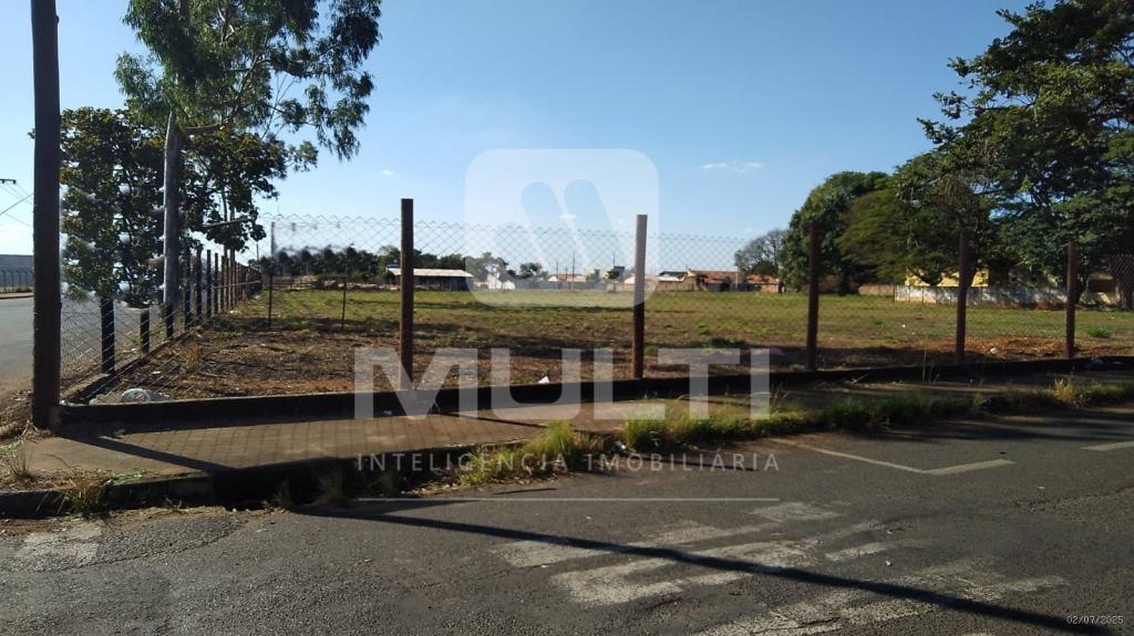 Loteamento e Condomínio - Foto 1