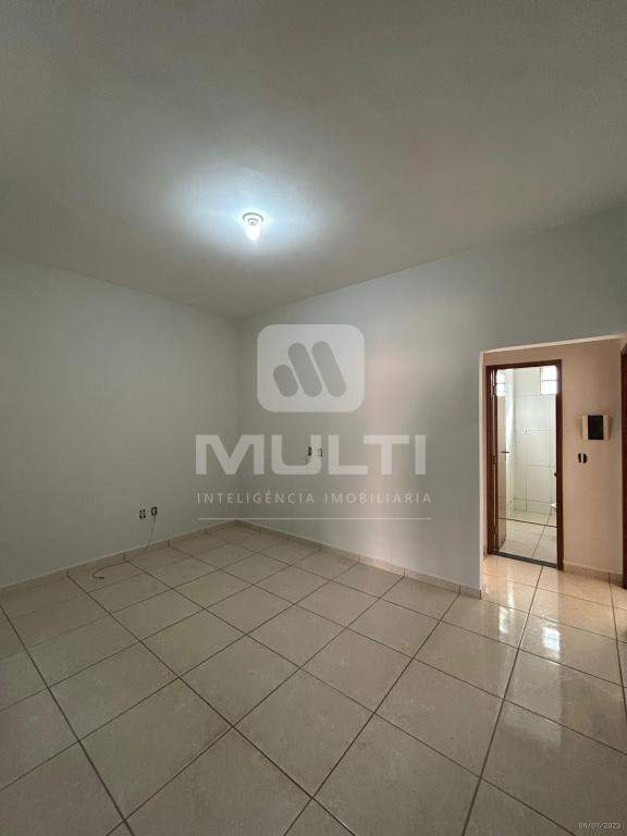 Casa à venda com 2 quartos, 60m² - Foto 2