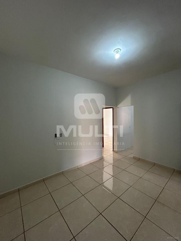 Casa à venda com 2 quartos, 60m² - Foto 3