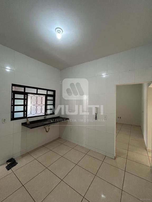 Casa à venda com 2 quartos, 60m² - Foto 4