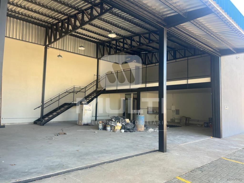 Casa à venda com 1 quarto, 255m² - Foto 2