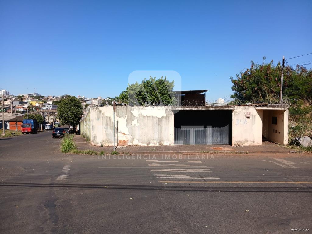 Terreno à venda com 1 quarto, 800m² - Foto 3