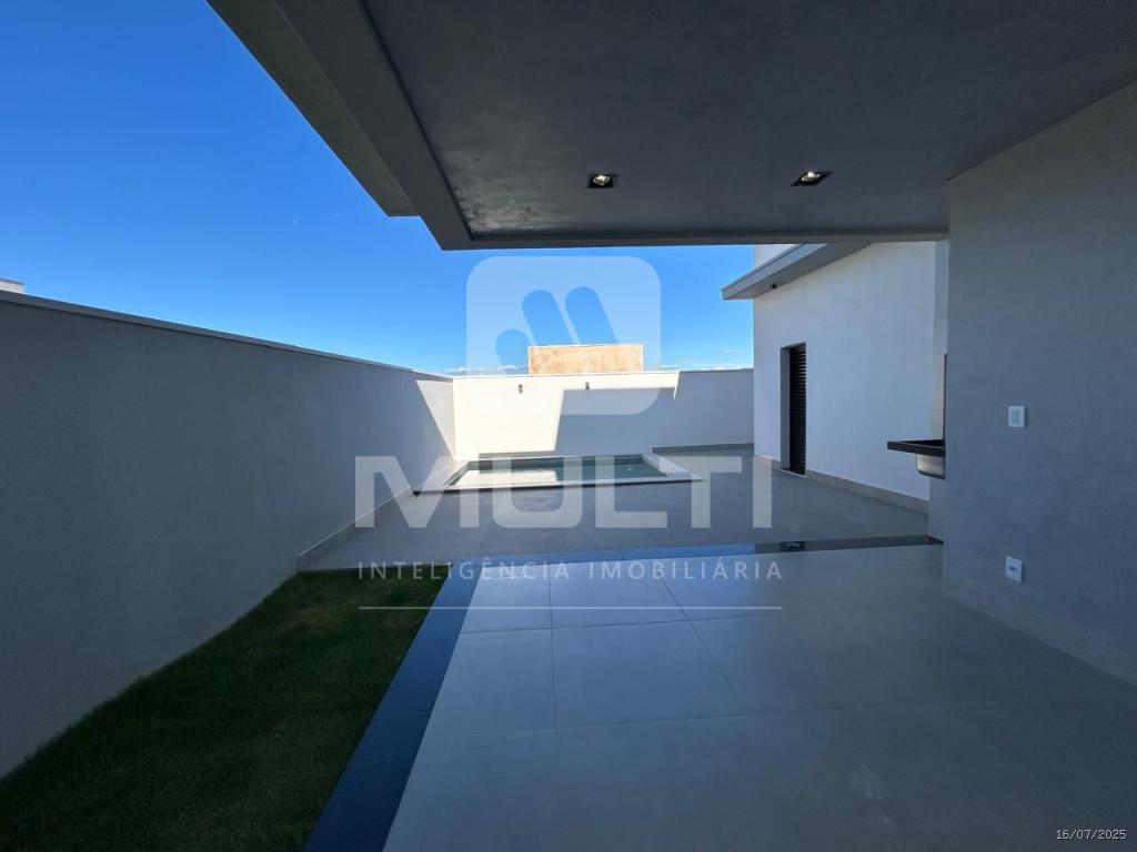 Casa de Condomínio à venda com 3 quartos, 220m² - Foto 2