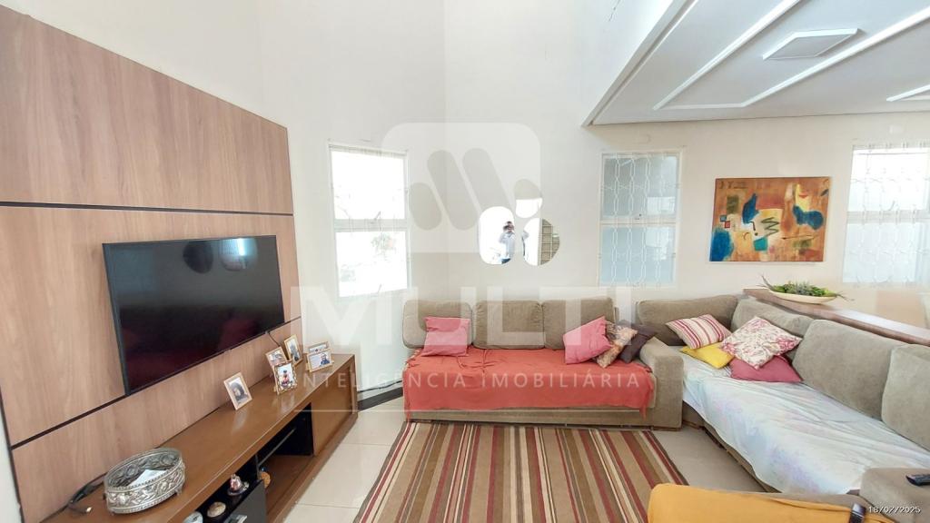 Casa, 3 quartos, 236 m² - Foto 1