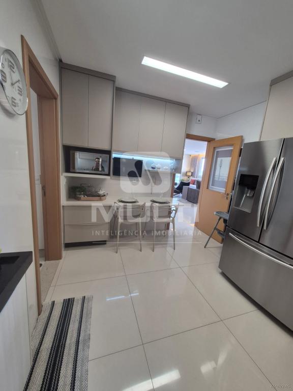 Apartamento à venda com 3 quartos, 200m² - Foto 16