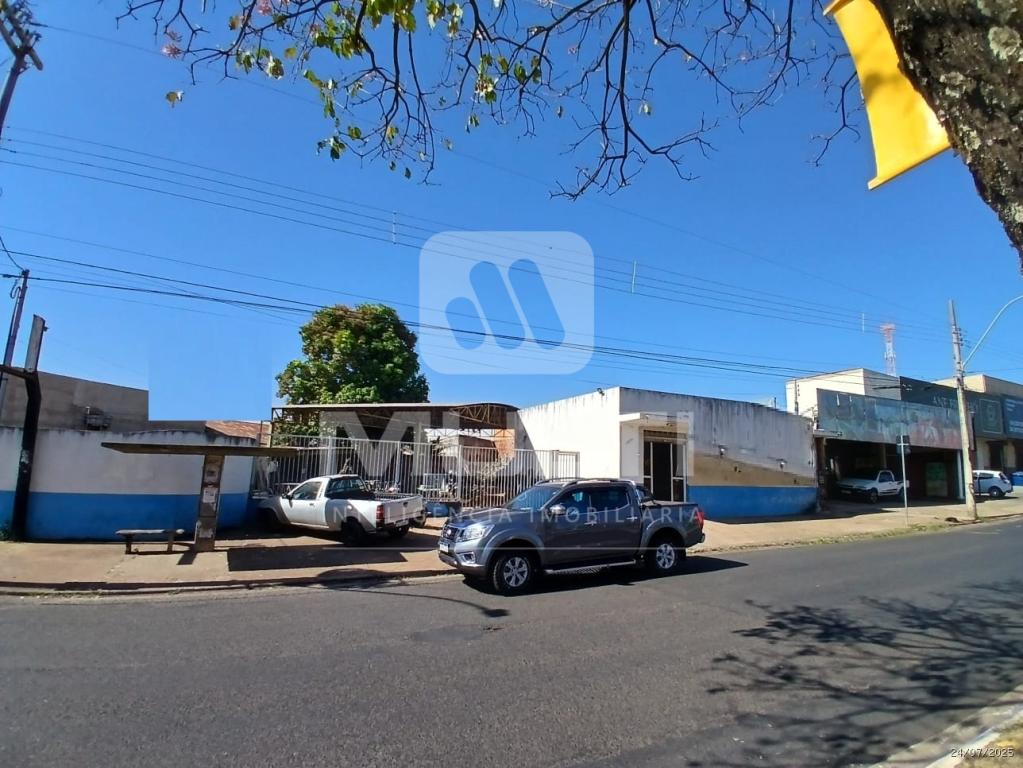Terreno à venda com 1 quarto, 375m² - Foto 4