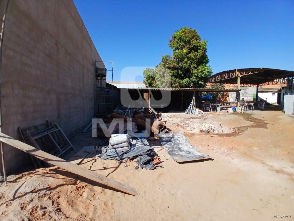 Terreno à venda com 1 quarto, 375m² - Foto 5