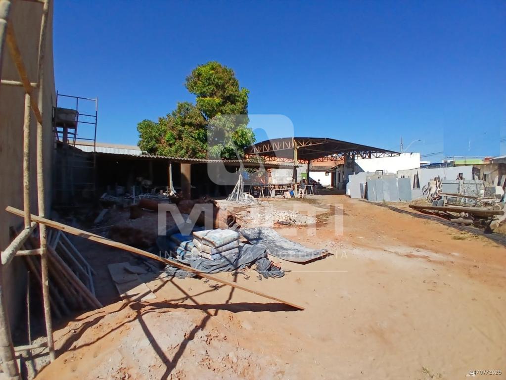 Terreno à venda com 1 quarto, 375m² - Foto 6
