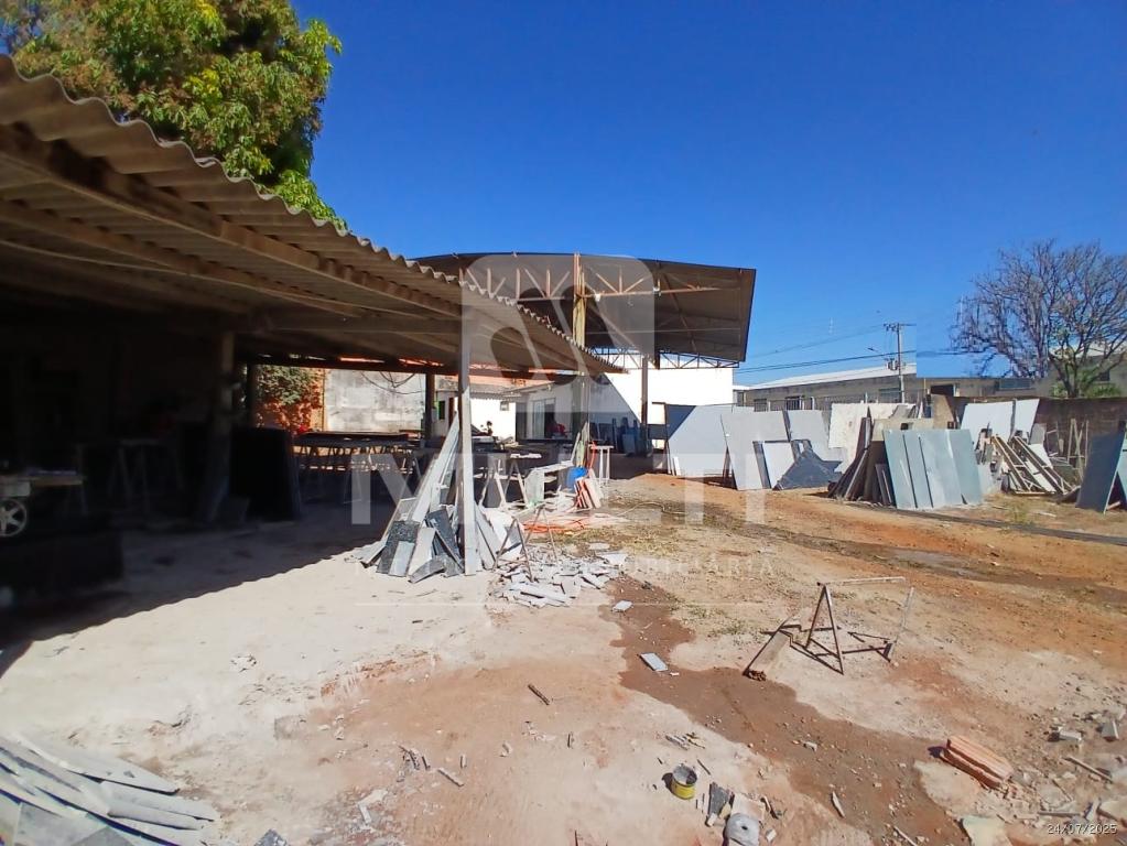 Terreno à venda com 1 quarto, 375m² - Foto 7