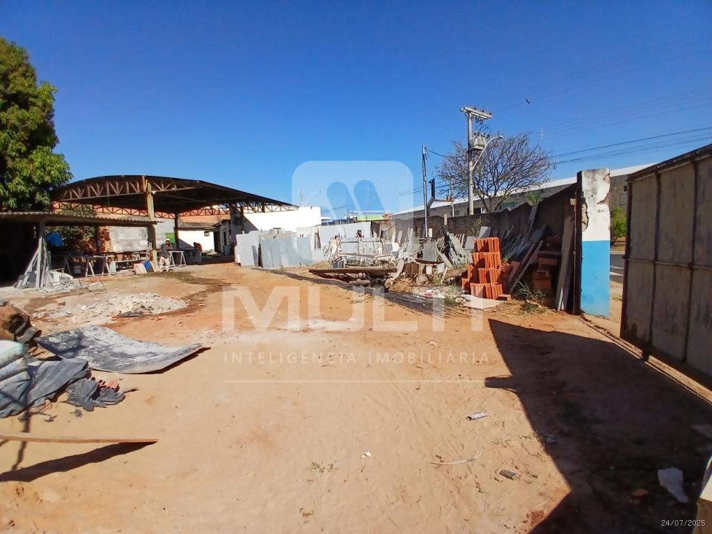 Terreno à venda com 1 quarto, 375m² - Foto 8